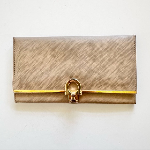 Salvatore Ferragamo Gancini Logo Beige Leather Long Continental Wallet - Picture 1 of 16